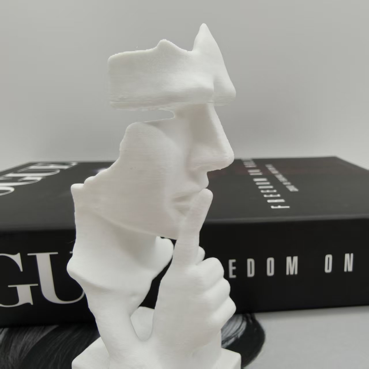 Office High Tech - Statue de penseur, le Silence est